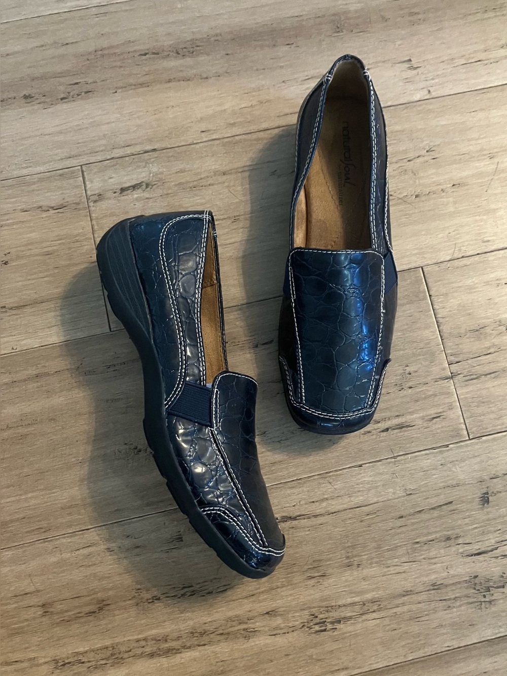Naturalizer Natural soul textured dark/black women’s loafers. Size 6.5